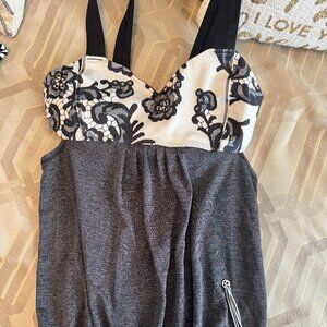 Lululemon Floral/Solid Workout Top - LIKE NEW! Size XS